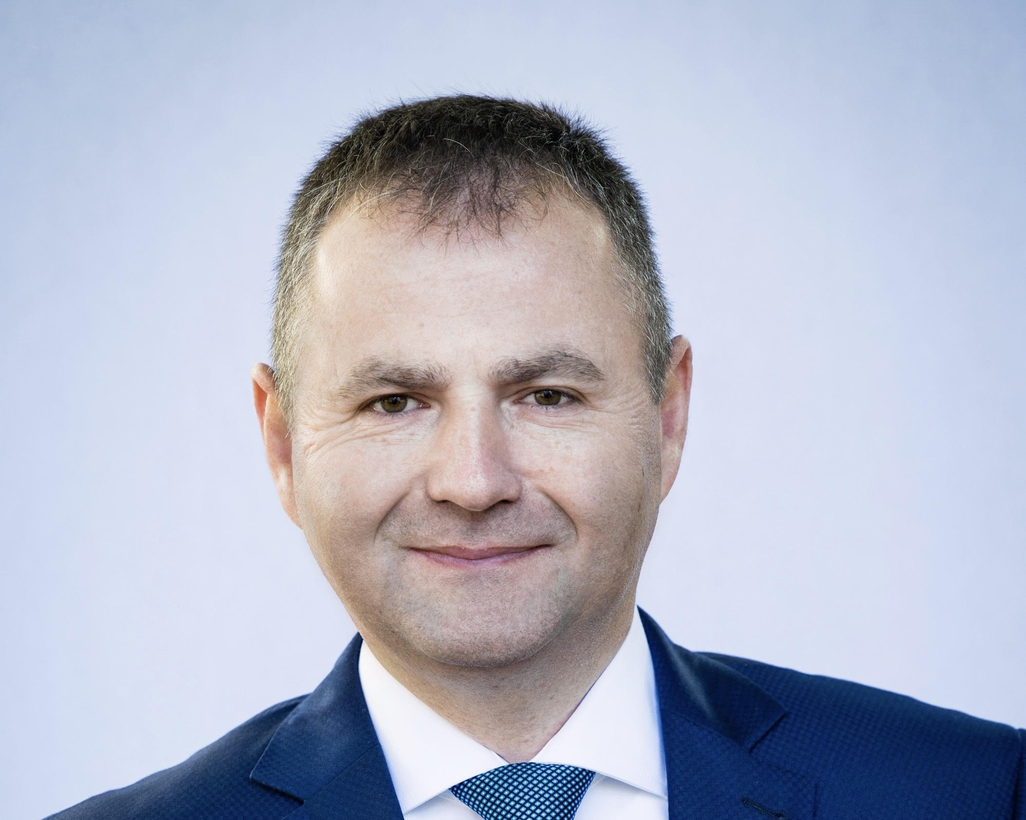 M. Kéry: SLEPÁ FASCINÁCIA PÉTEROM MAGYAROM, KEĎ NAŠI LIBERÁLI TLIESKAJÚ NACIONALISTOVI, KONZERVATÍVCOVI A JEHO METÓDAM