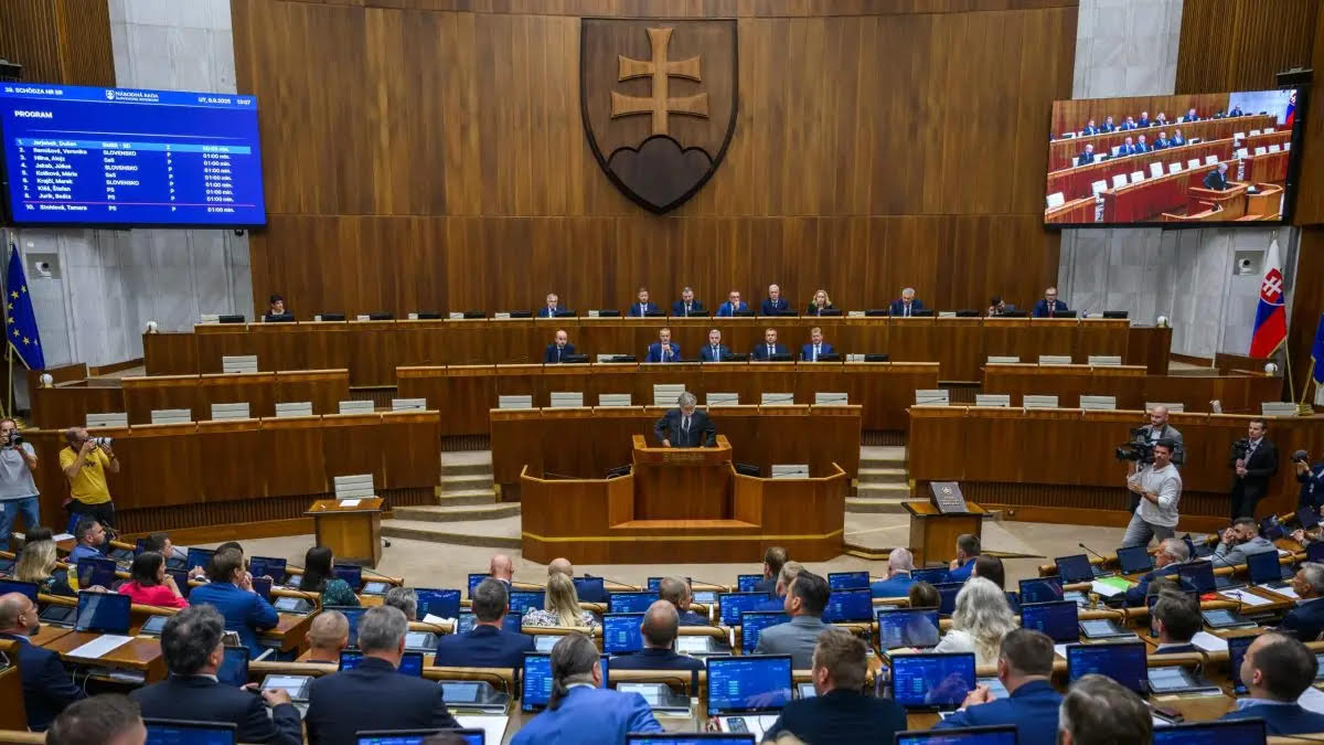 Poslanci začali piatkové rokovanie zdravotníckou novelou