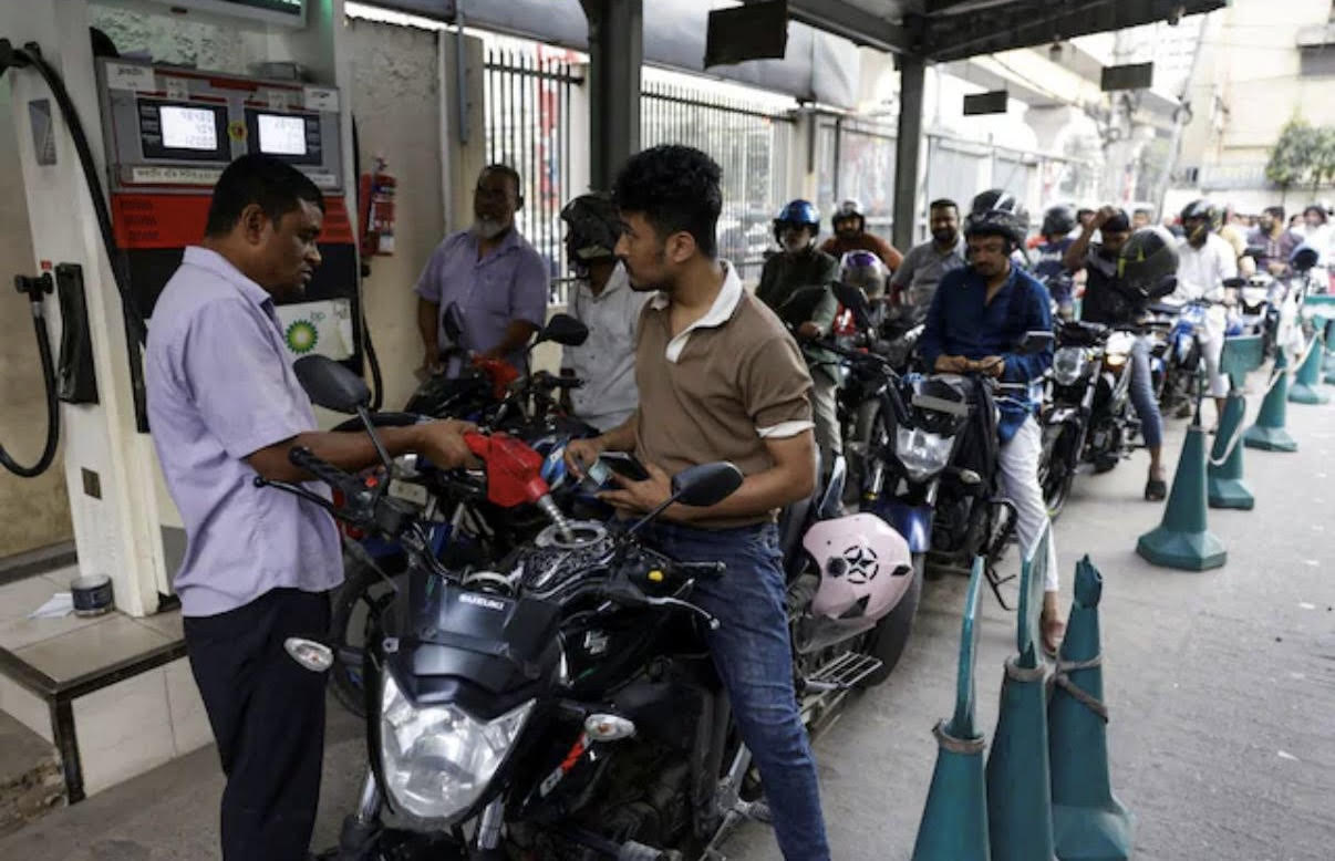 Nedostatok paliva v Ázii vyvoláva nepokoje: dôsledok napätia medzi USA, Izraelom a Iránom